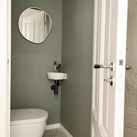 Readmyhostprofile! Home In Great Location Centre *